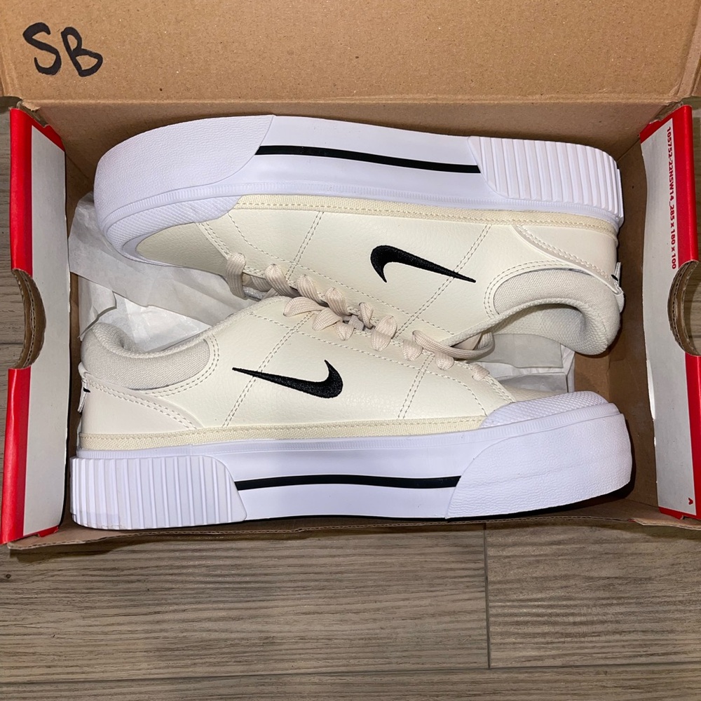 Nike Court Legacy